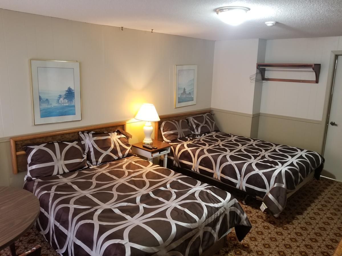 Twin Oaks Motel Orono Extérieur photo