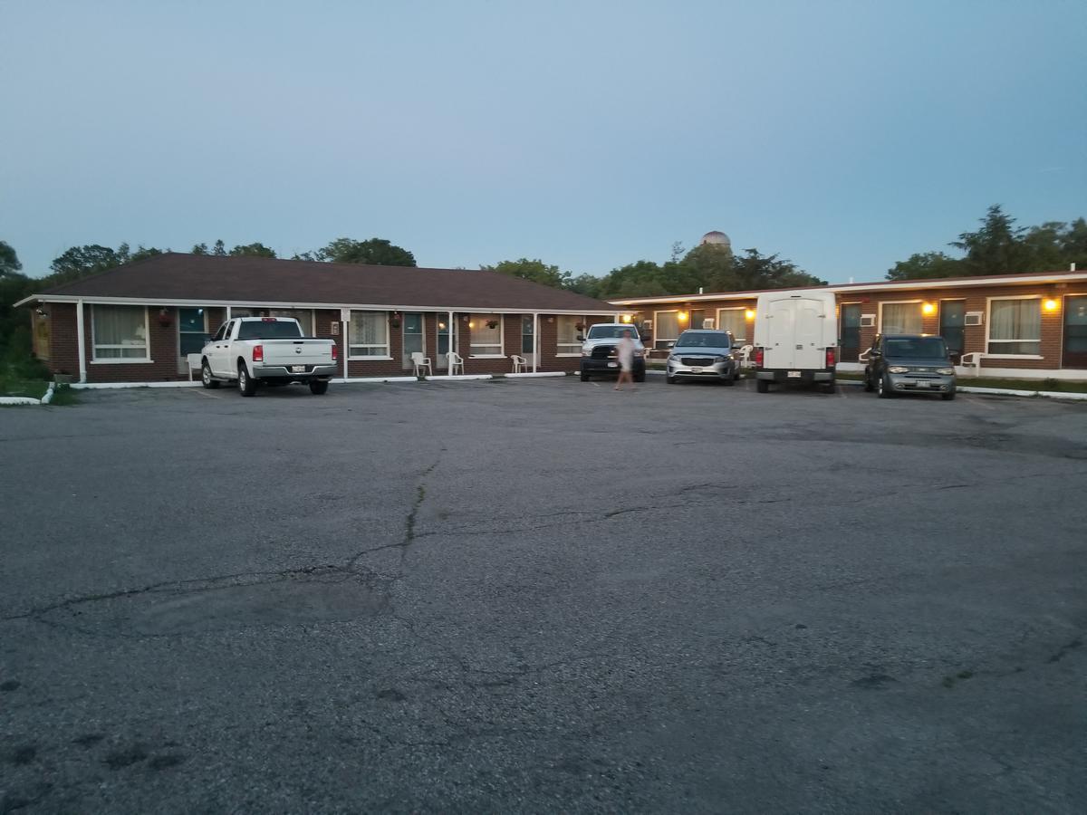 Twin Oaks Motel Orono Extérieur photo
