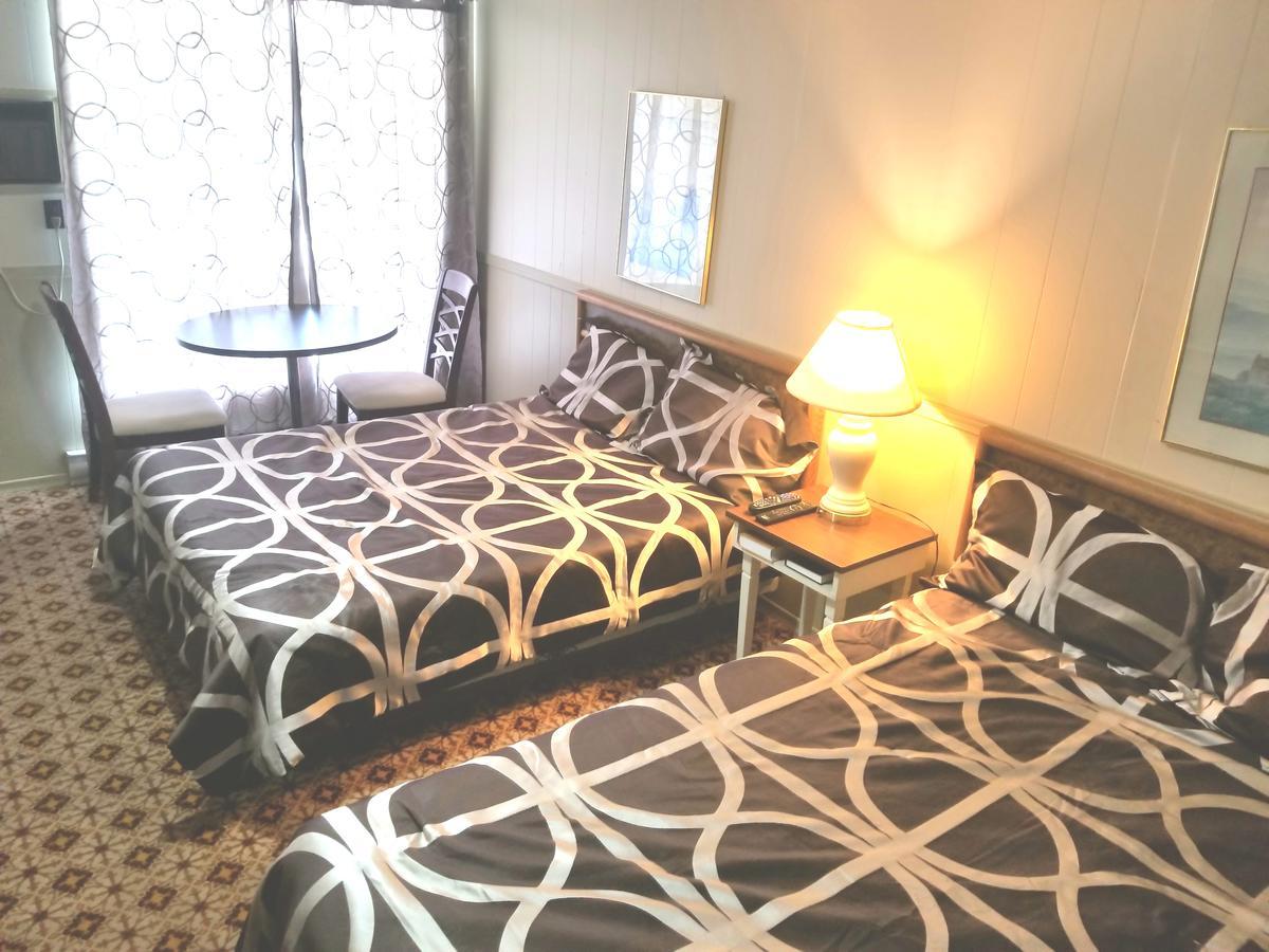 Twin Oaks Motel Orono Extérieur photo