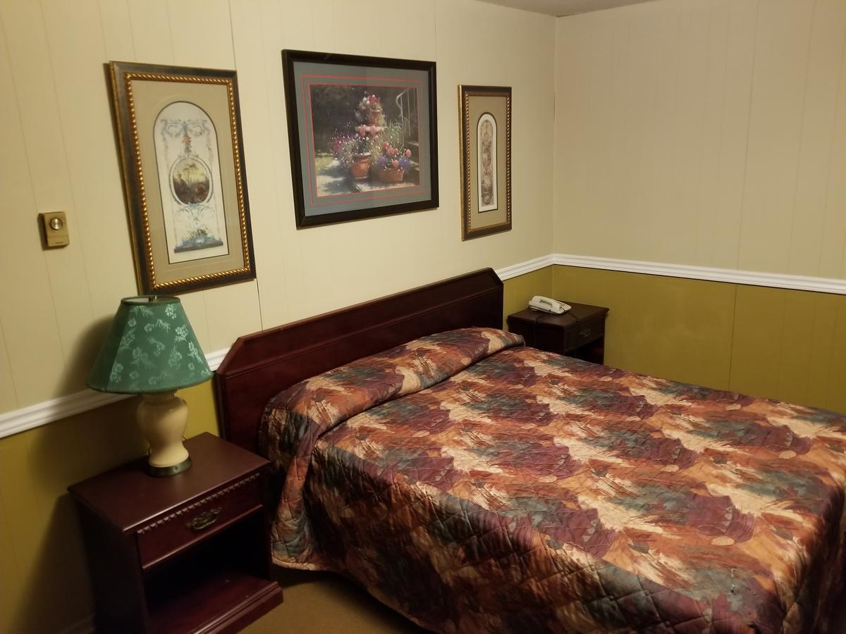 Twin Oaks Motel Orono Extérieur photo