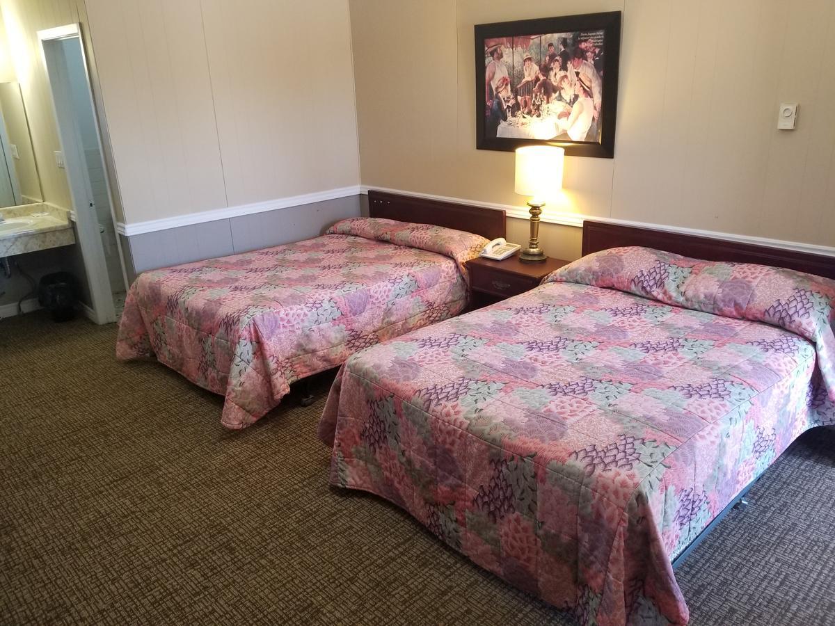 Twin Oaks Motel Orono Extérieur photo