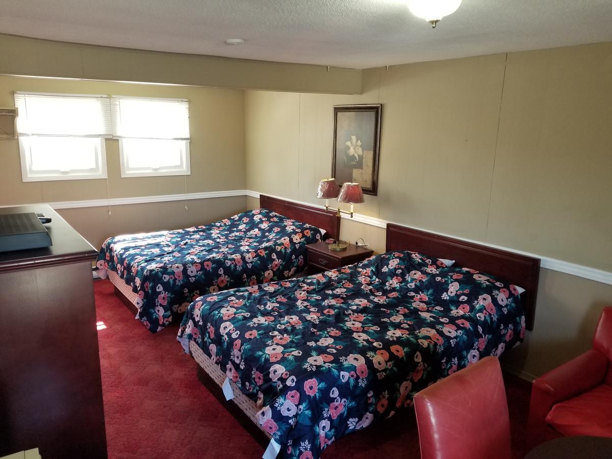 Twin Oaks Motel Orono Extérieur photo