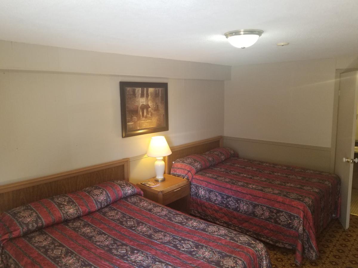 Twin Oaks Motel Orono Extérieur photo
